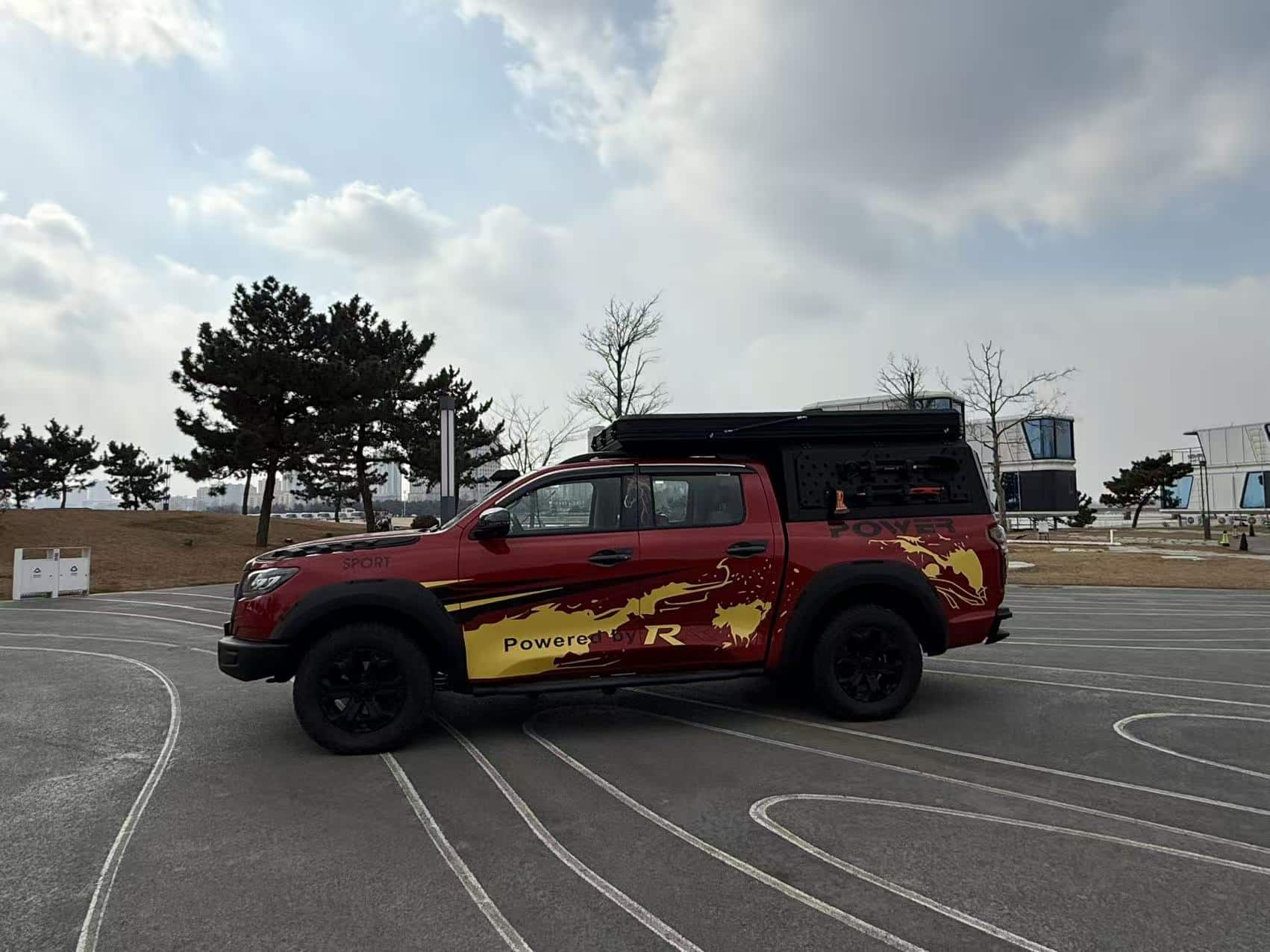 BLENDING MODERN COMFORT AND RUGGED CAPABILITY